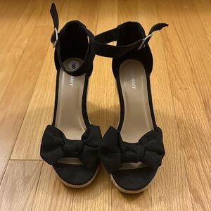 Old Navy Black Wedge Sandals with Bow Accent
